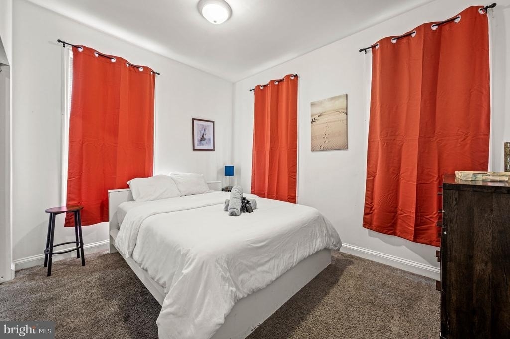 468 E Walnut Lane - Photo 8