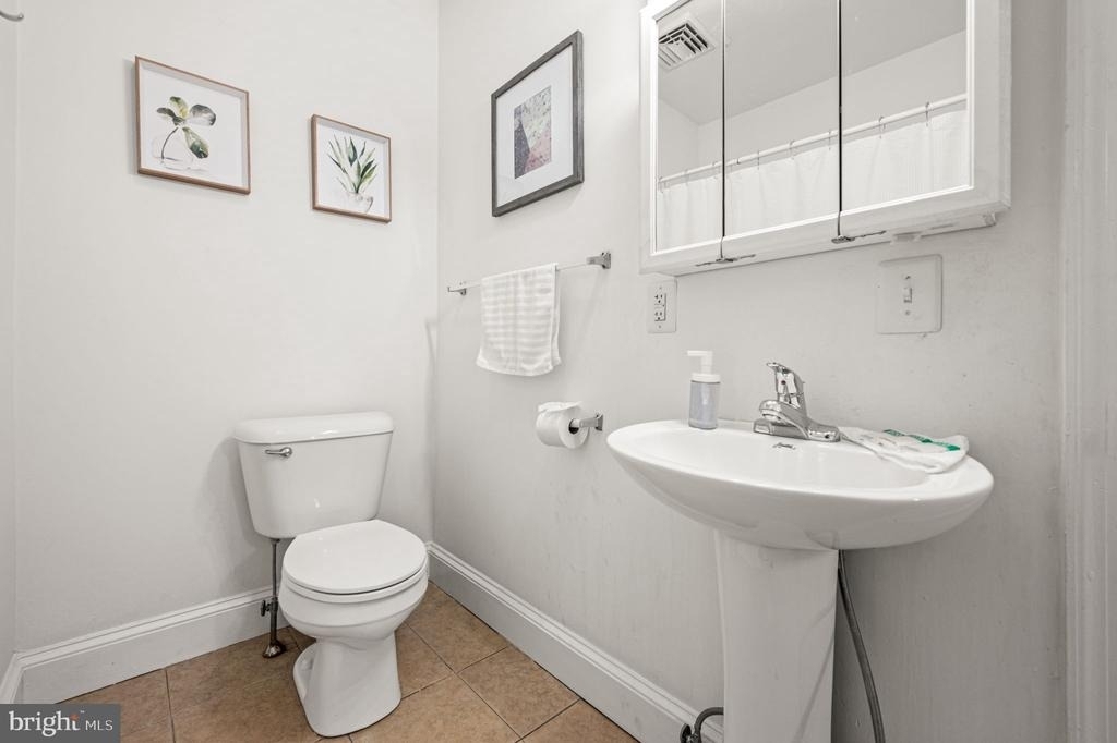 468 E Walnut Lane - Photo 8