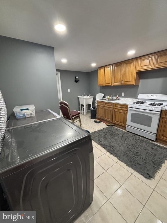 835 Anchor Street - Photo 0