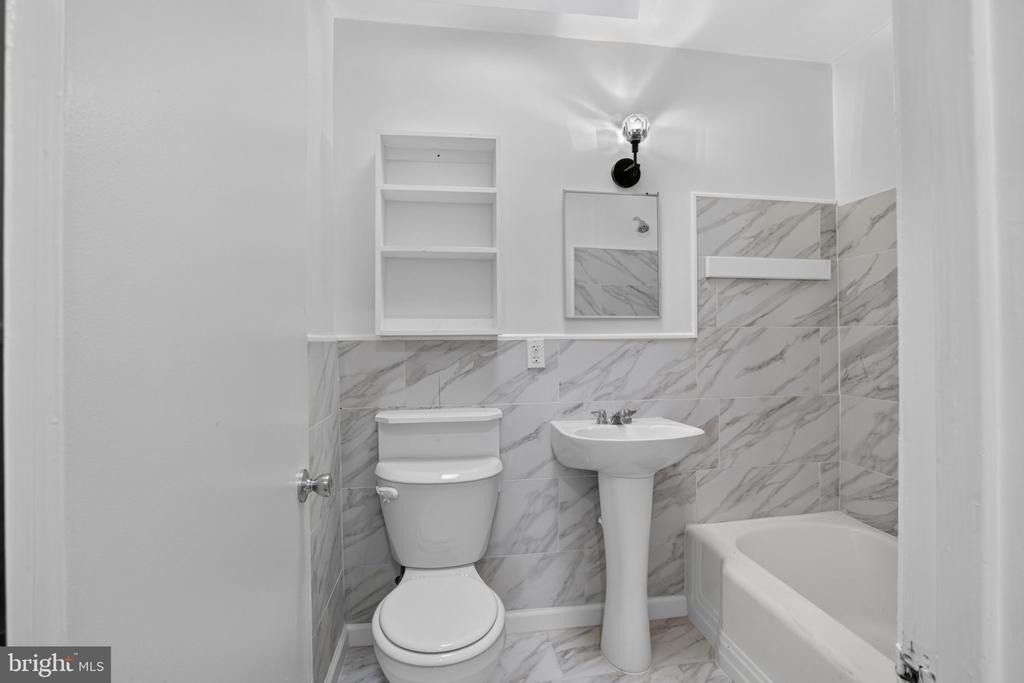 1301 E Johnson Street - Photo 10