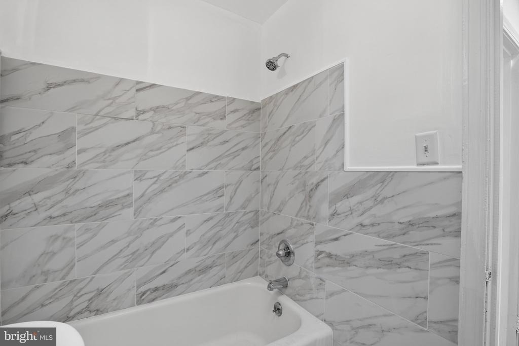 1301 E Johnson Street - Photo 11