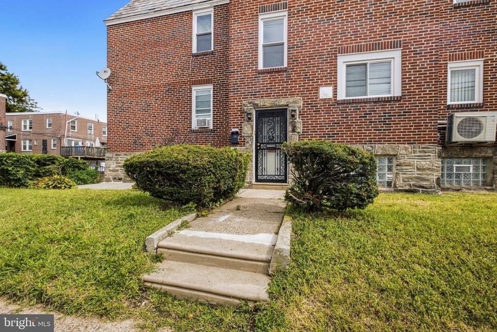 1301 E Johnson Street - Photo 1