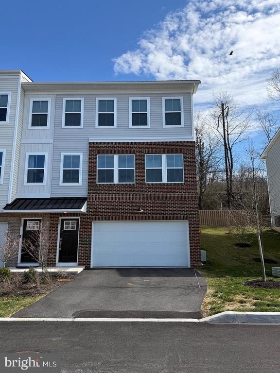 121 Four Leaf Drive - Photo 0
