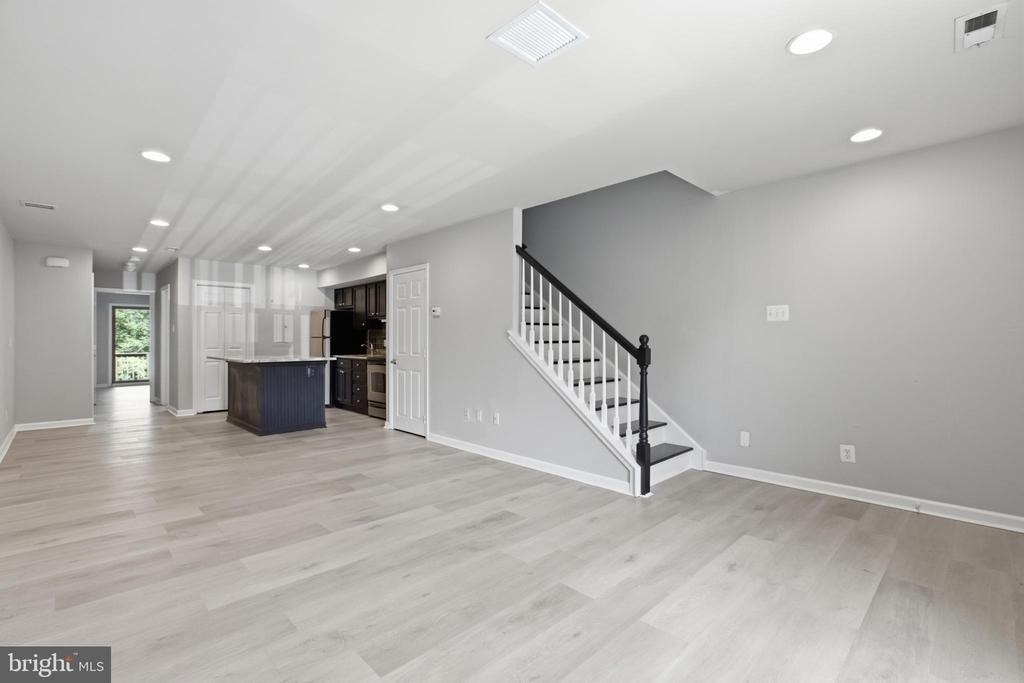 27 Darien - Photo 1