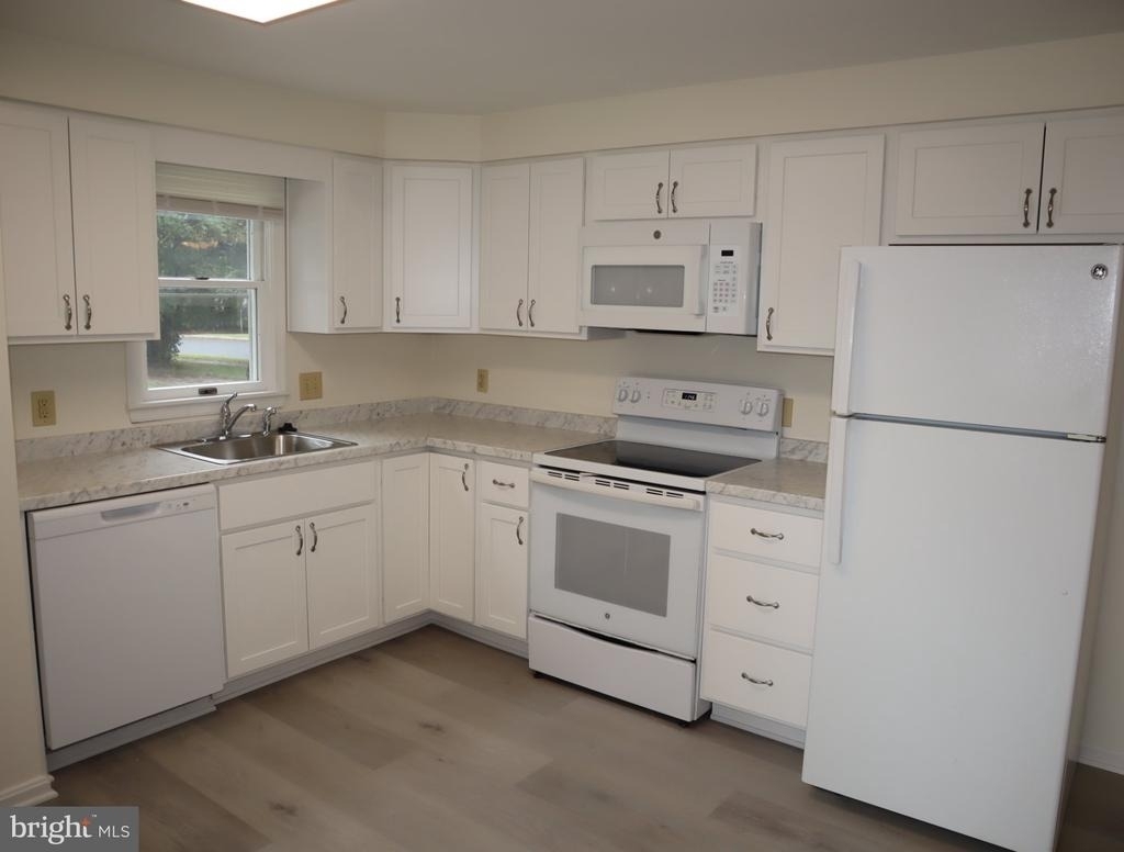 1108 Middleneck Drive - Photo 6