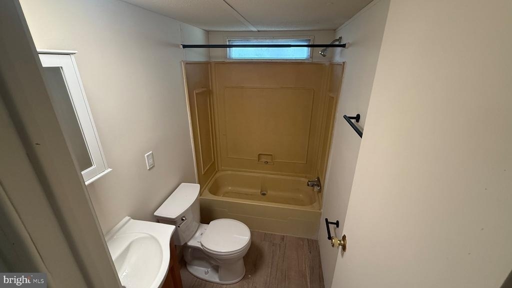 10054 Longwoods Road - Photo 9