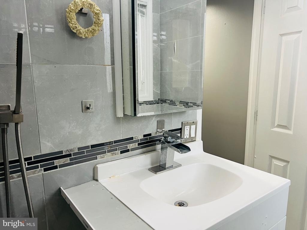 554 Wilson Drive - Photo 3