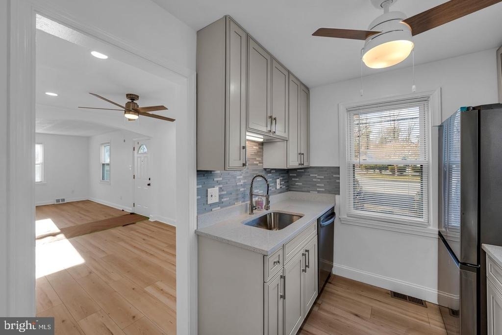 6212 Suitland Road - Photo 5