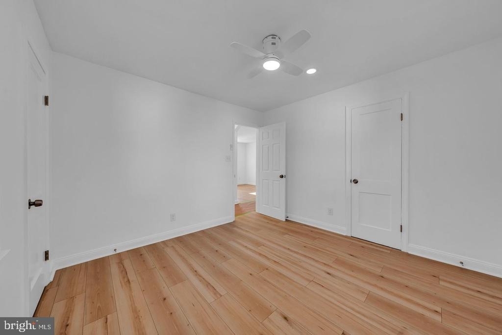 6212 Suitland Road - Photo 3