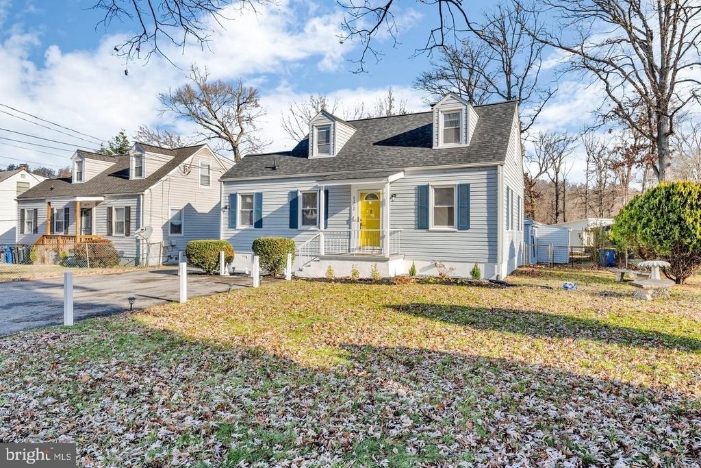 6212 Suitland Road - Photo 1