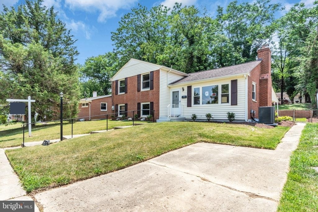 7536 Abbington Drive - Photo 2