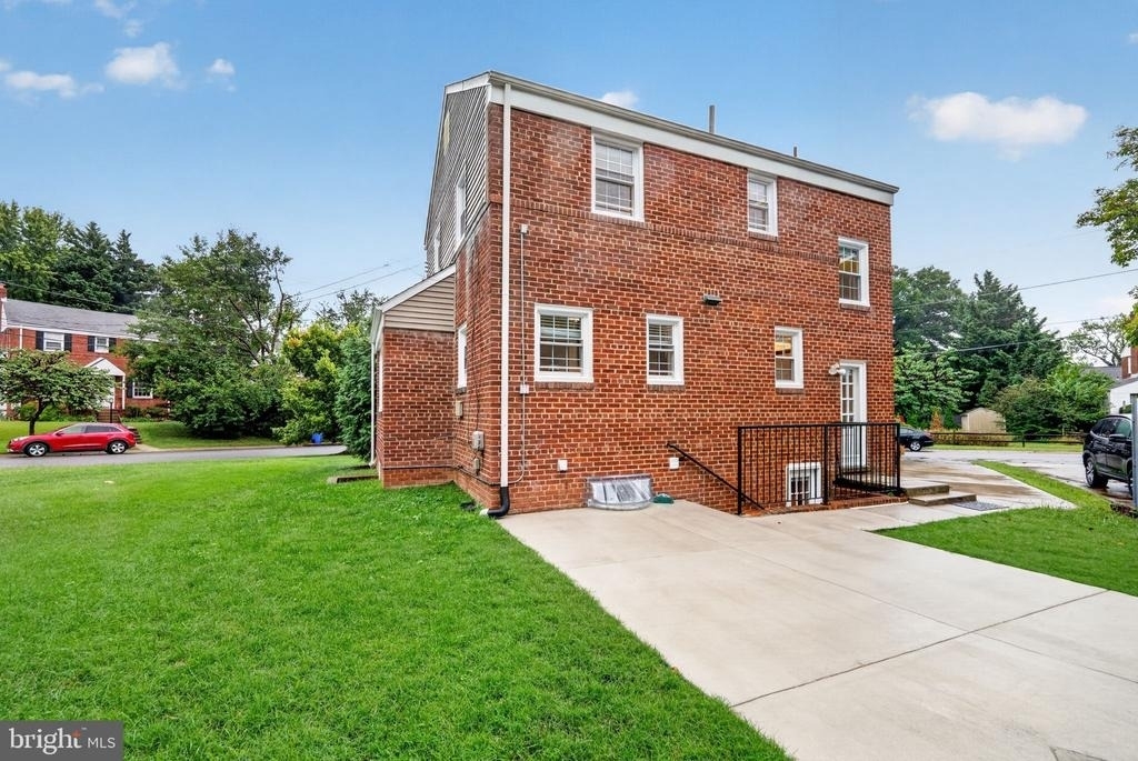 406 Gilmoure Drive - Photo 38