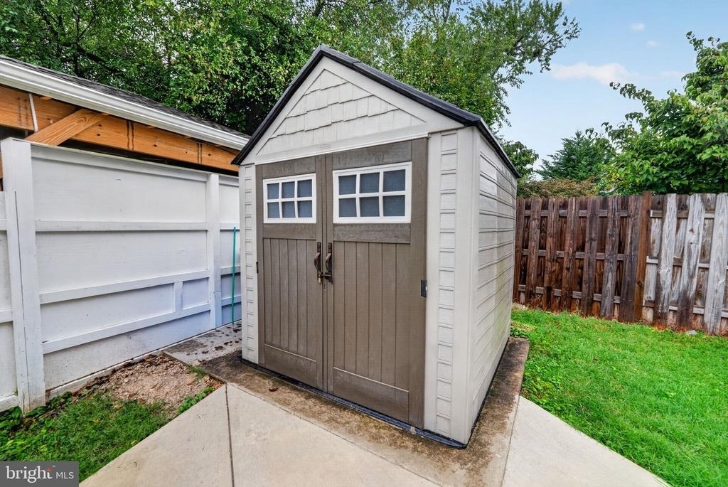406 Gilmoure Drive - Photo 41