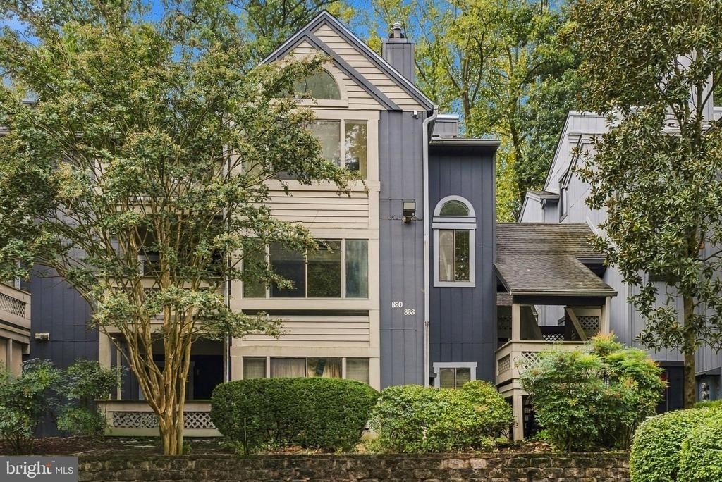 898 Windbrooke Drive - Photo 1