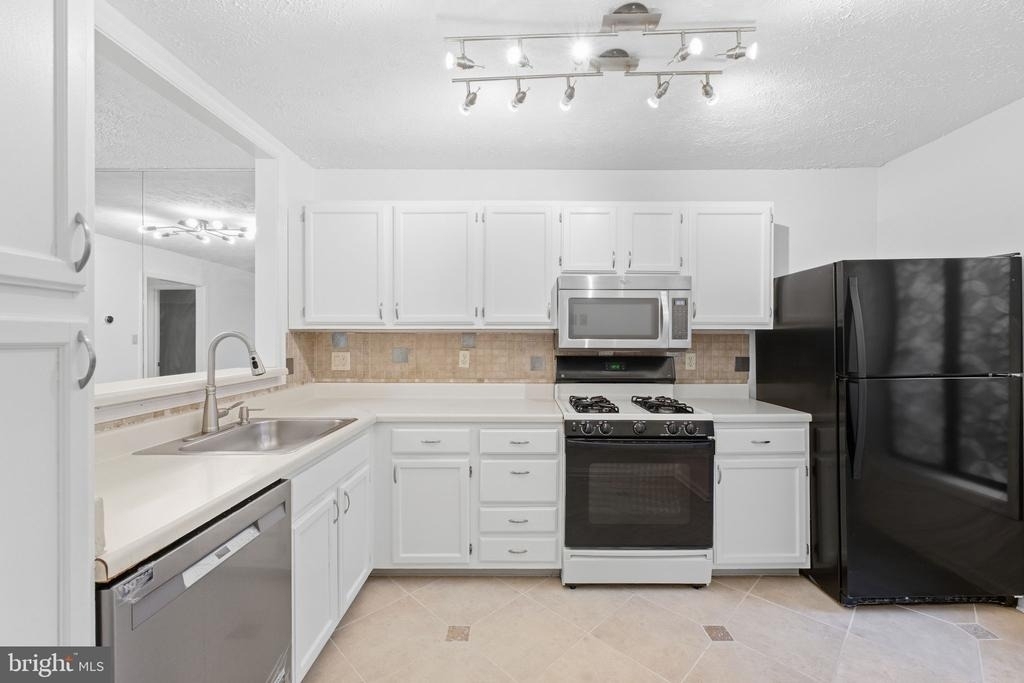 898 Windbrooke Drive - Photo 4