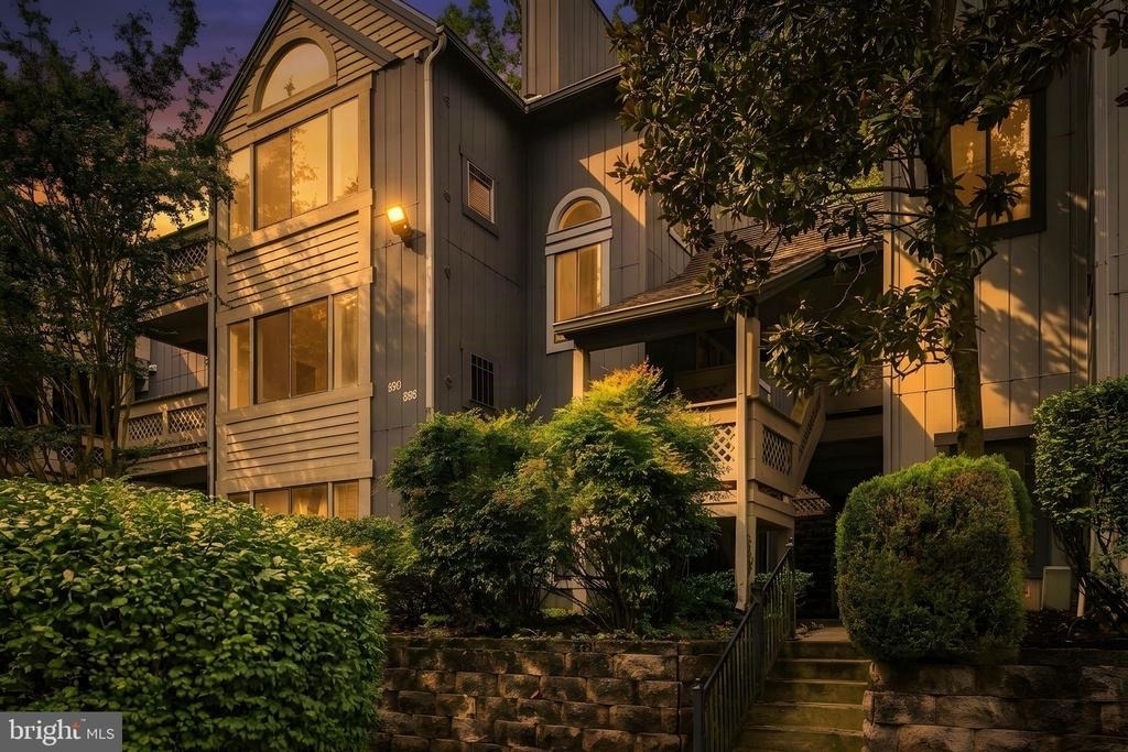 898 Windbrooke Drive - Photo 2
