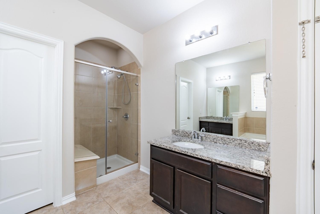 8258 Arezzo Dr - Photo 19