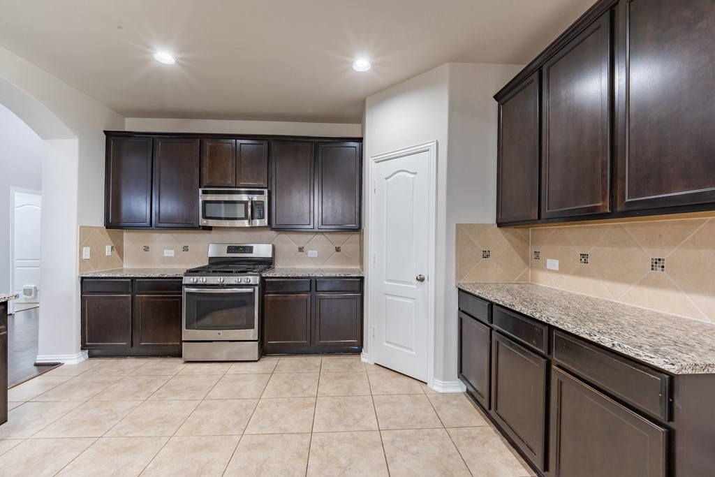 8258 Arezzo Dr - Photo 12