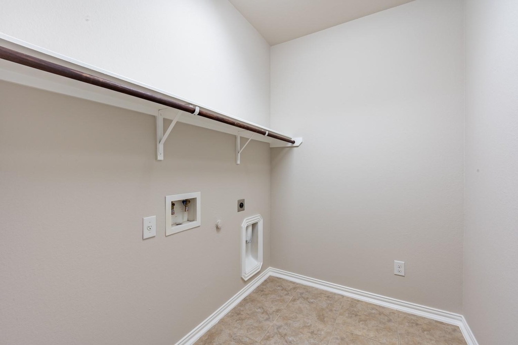 8258 Arezzo Dr - Photo 22
