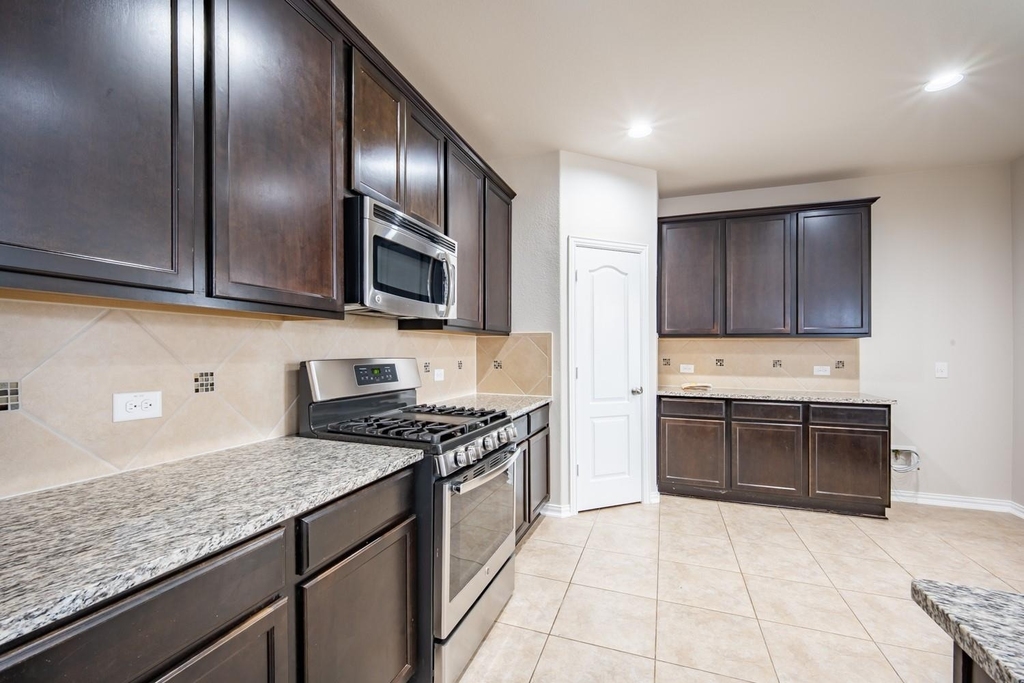 8258 Arezzo Dr - Photo 13