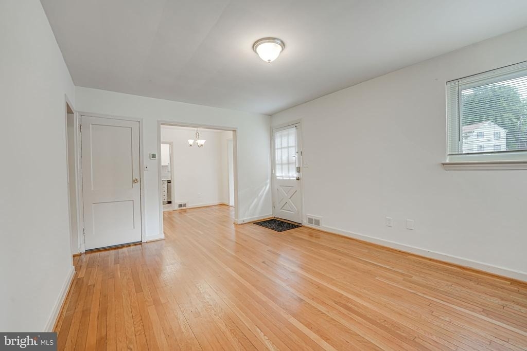 8218 Roanoke Avenue - Photo 3