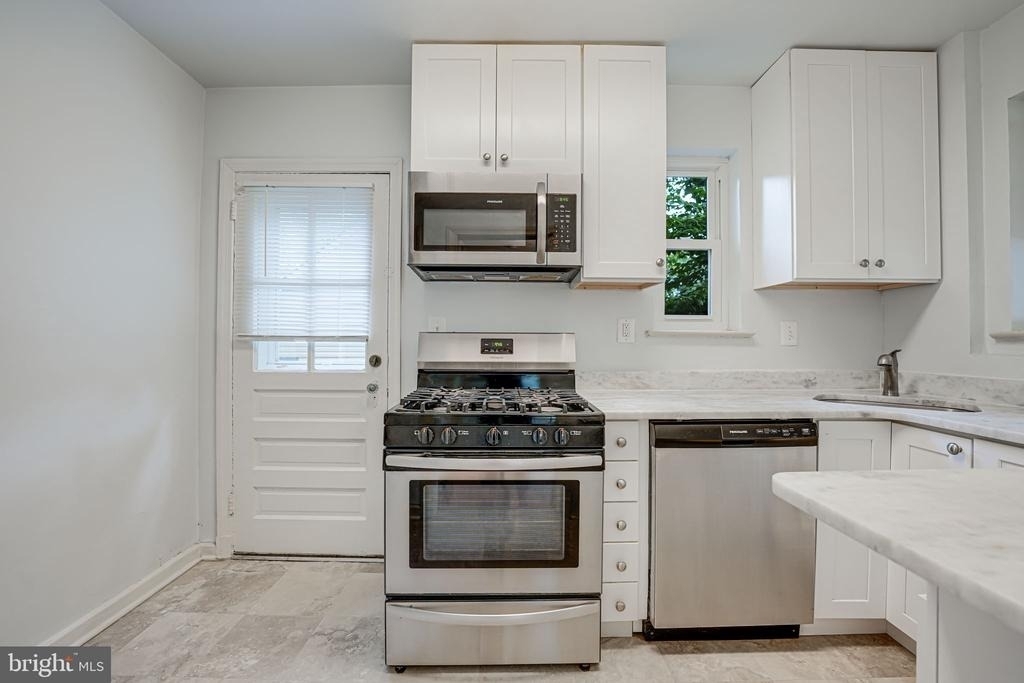 8218 Roanoke Avenue - Photo 13