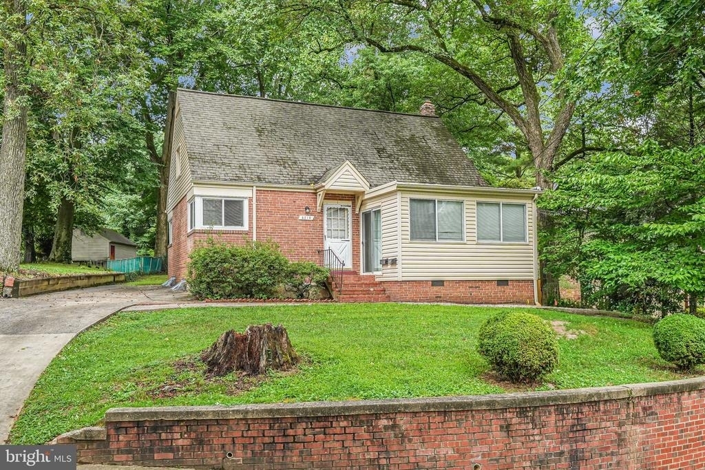 8218 Roanoke Avenue - Photo 0