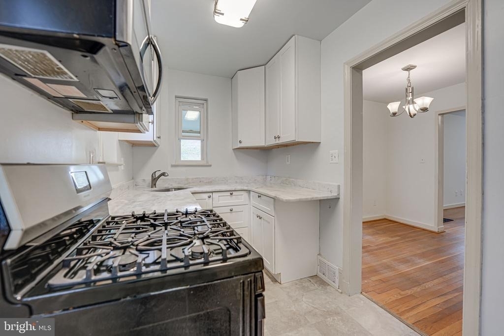 8218 Roanoke Avenue - Photo 15