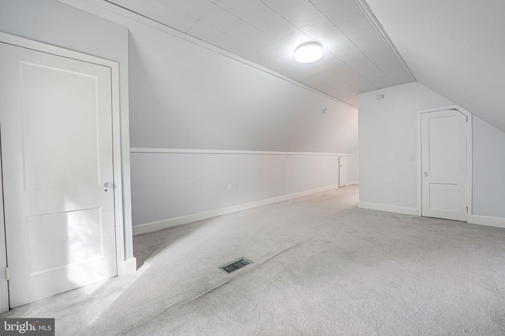 8218 Roanoke Avenue - Photo 18