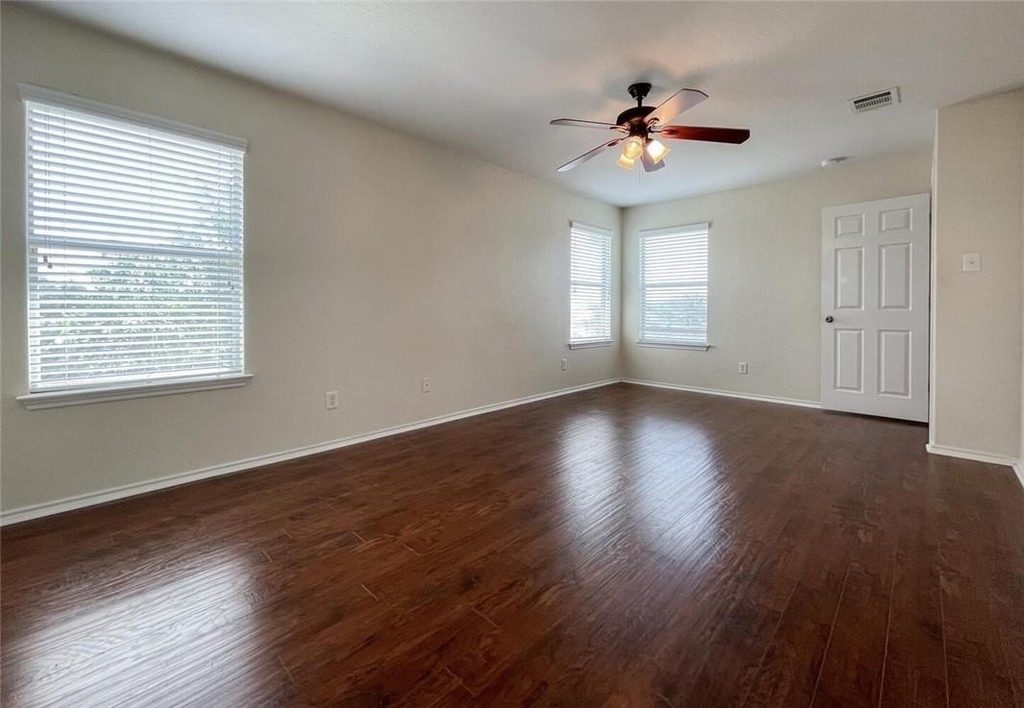 2237 Stoneleigh Dr - Photo 21
