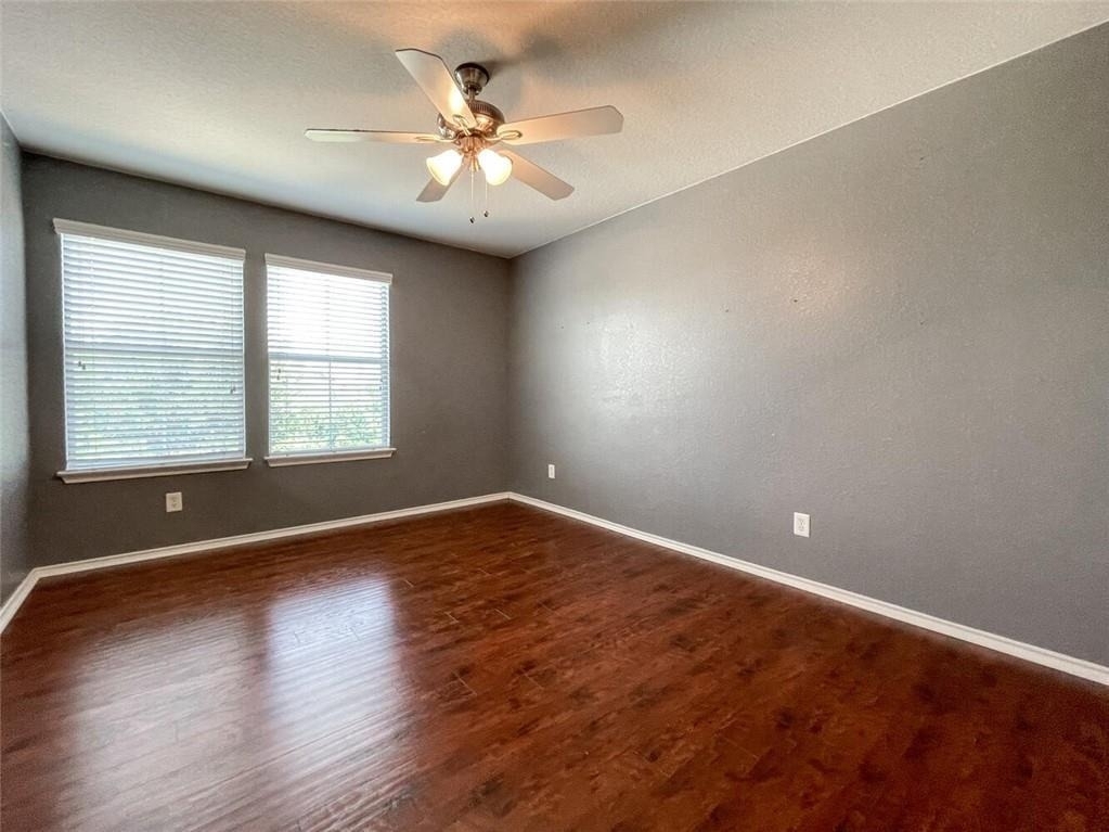 2237 Stoneleigh Dr - Photo 13