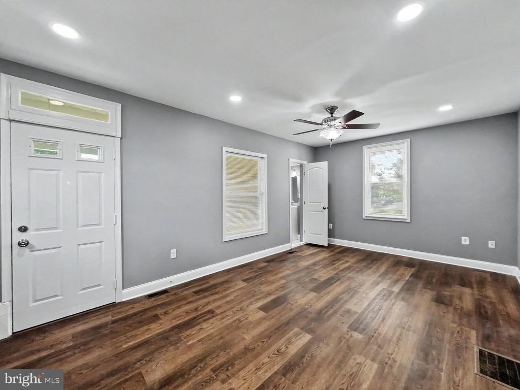 5900 Hamilton Avenue - Photo 2