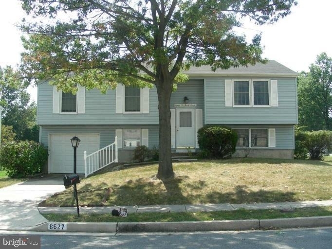 8627 Saxon Circle - Photo 0