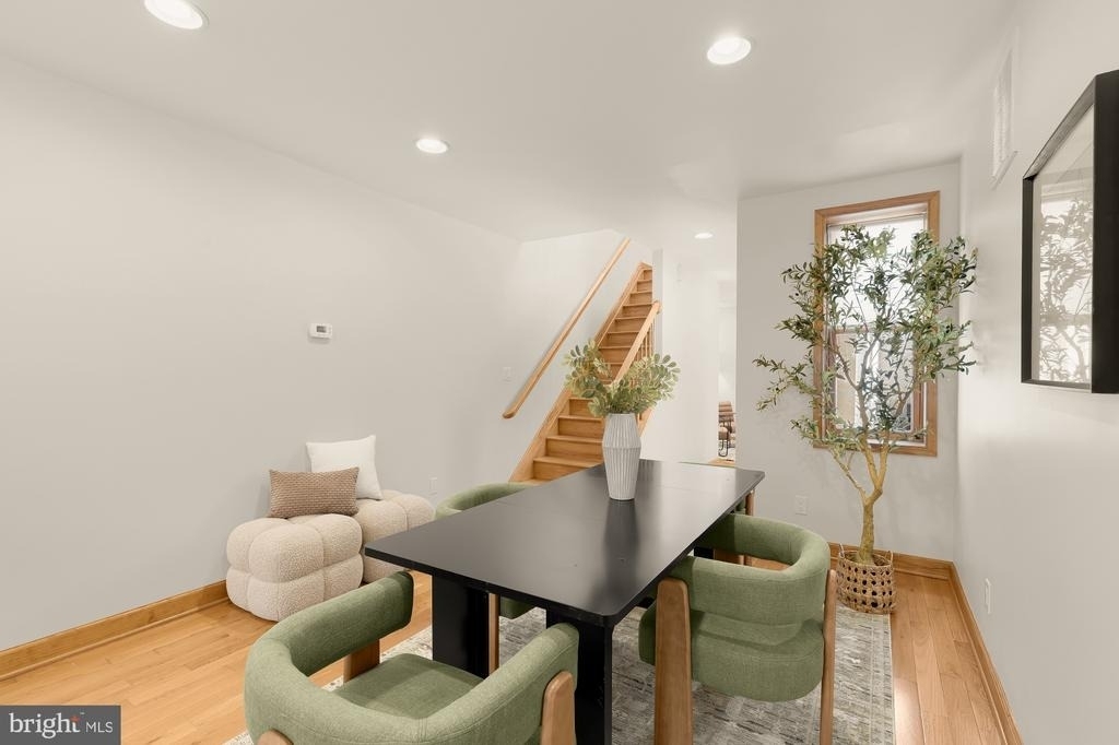 1121 S Clinton Street - Photo 2