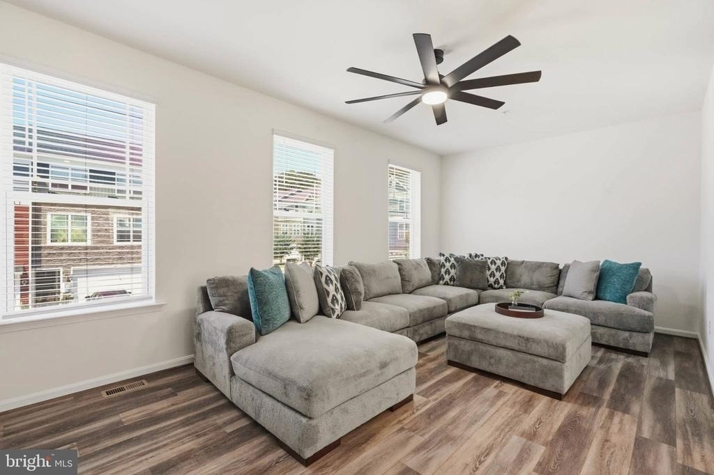 205 Jenkins Way - Photo 3