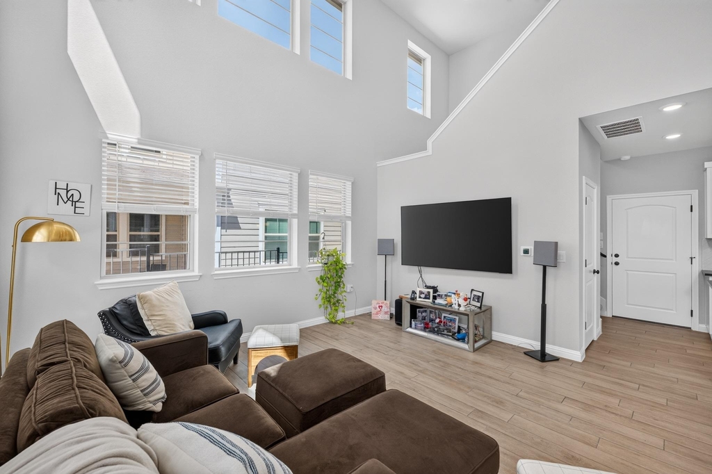 9105 Hamadryas Dr - Photo 10