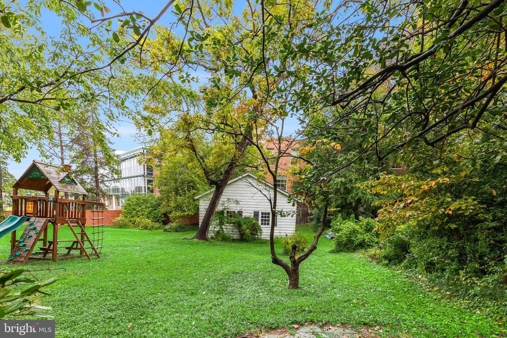 4215 Chesapeake Street Nw - Photo 33