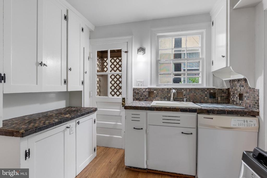 4215 Chesapeake Street Nw - Photo 11