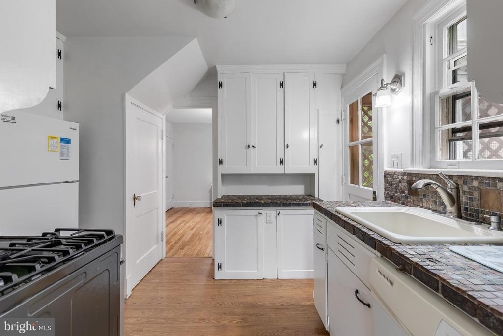4215 Chesapeake Street Nw - Photo 10