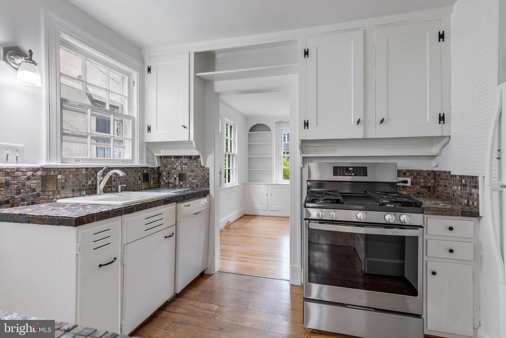 4215 Chesapeake Street Nw - Photo 9