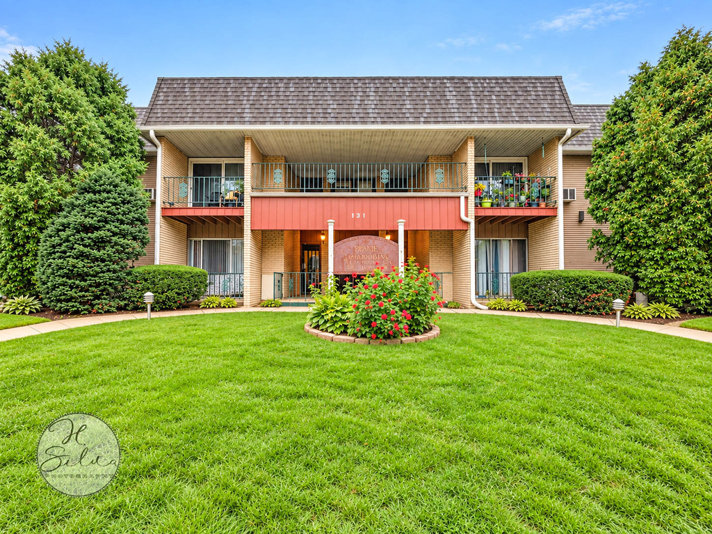 131 W Ellis Avenue - Photo 0