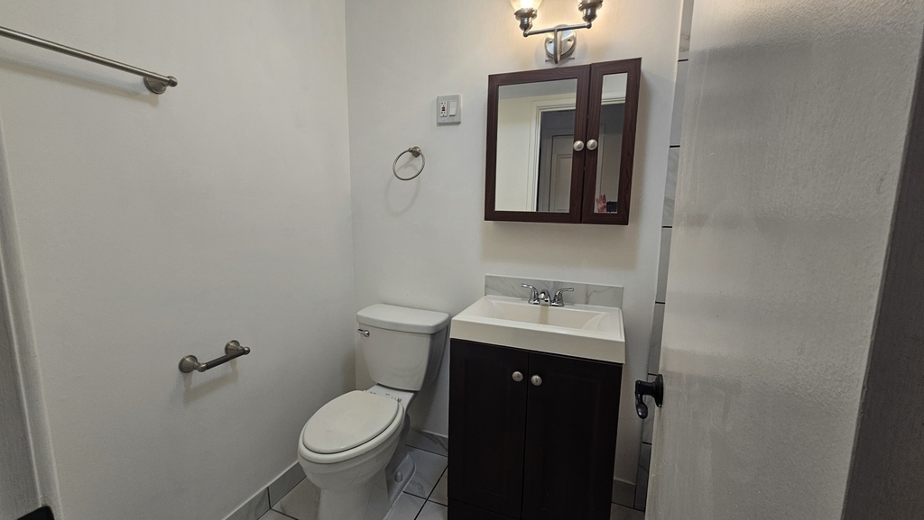 2250 N Lincoln Avenue - Photo 2