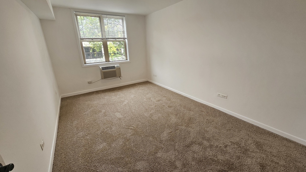2250 N Lincoln Avenue - Photo 8