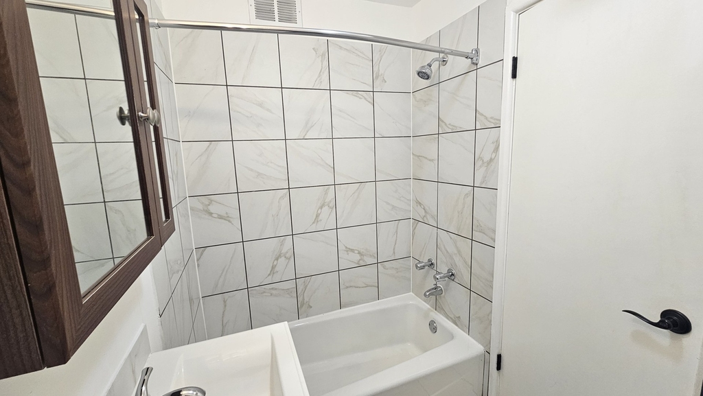2250 N Lincoln Avenue - Photo 3