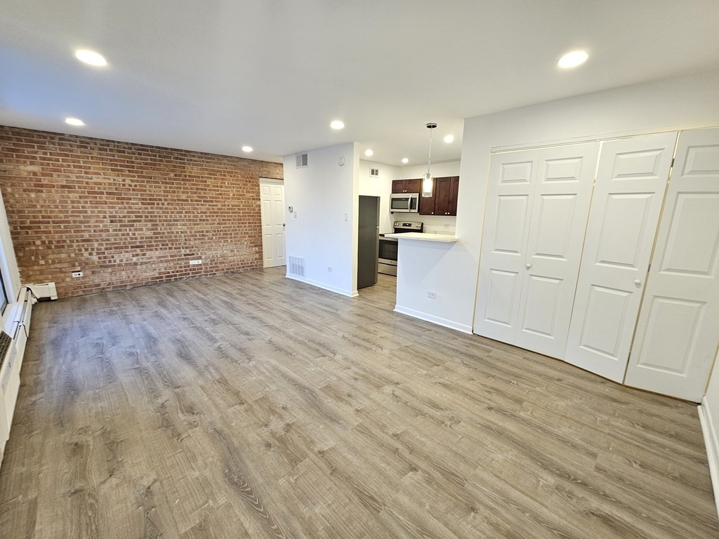 2250 N Lincoln Avenue - Photo 8