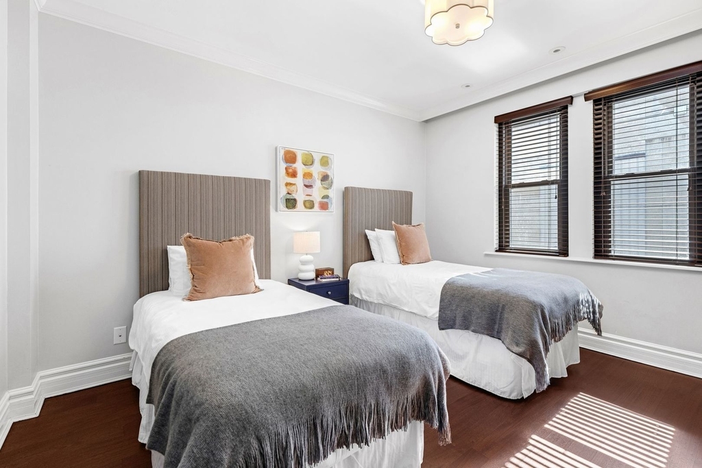 70 E Walton Street - Photo 13