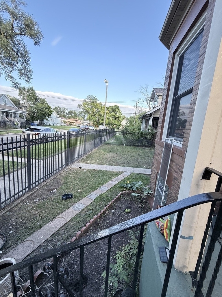 223 W 106th Street - Photo 2