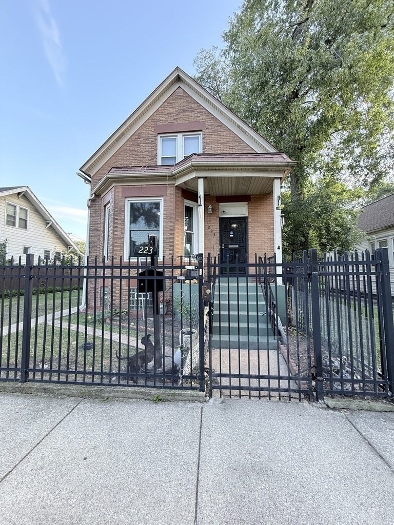 223 W 106th Street - Photo 1