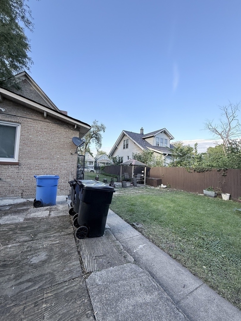 223 W 106th Street - Photo 21