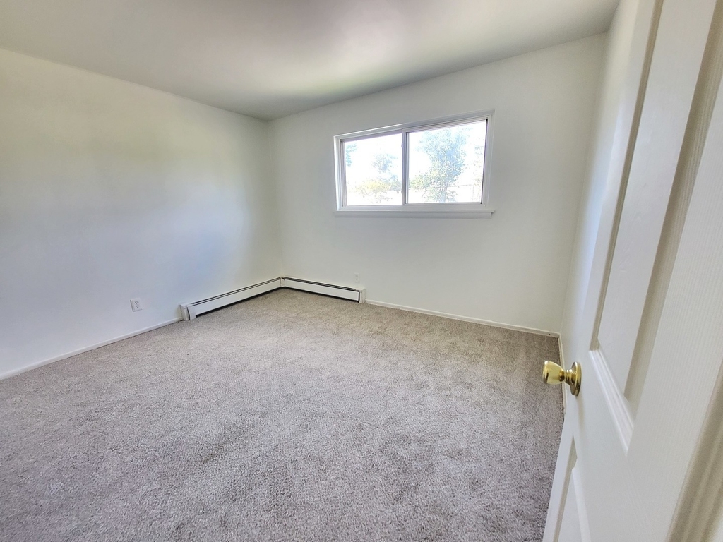 205 Marian Parkway - Photo 5